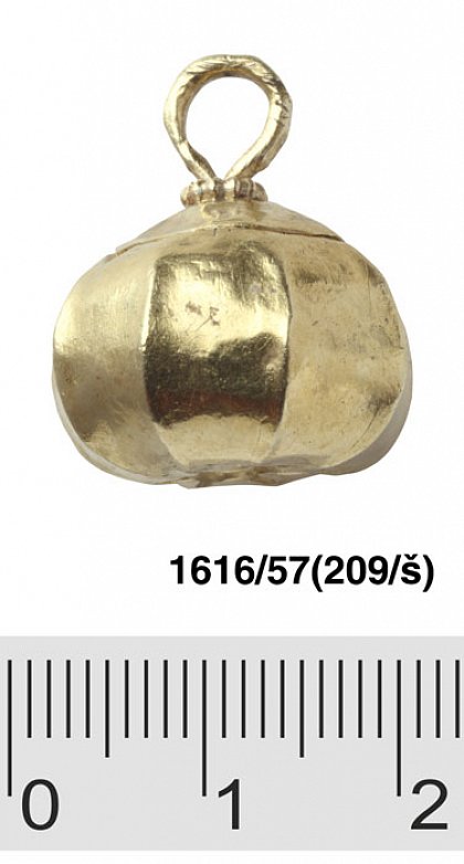 Gombík 1616/57